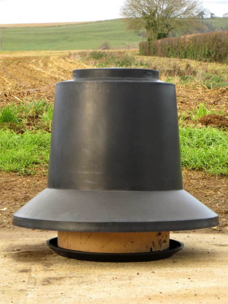 Outdoor 45 Gallon Feed Bin Rain Hat