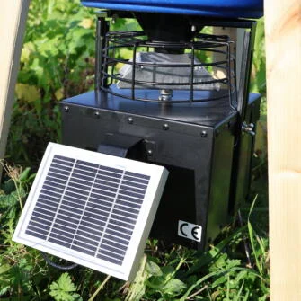 Huntcom Automatic Feed Spinner with Solar Panel